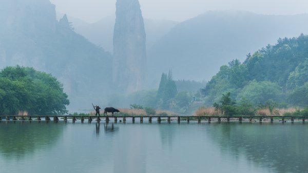 中岩投资 假期旅行的天花板！国内6座被严重低估的宝藏山水小城，风光超绝